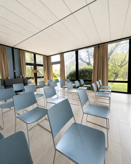 séminaires réunion chaises séminaire Mougins Salle Meeting Nature