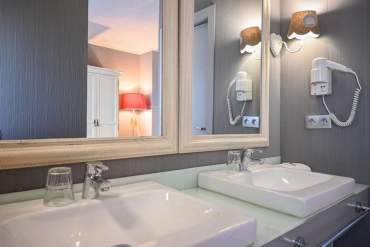 Salle de bain La Lune de Mougins Hôtel 3 étoiles à Mougins